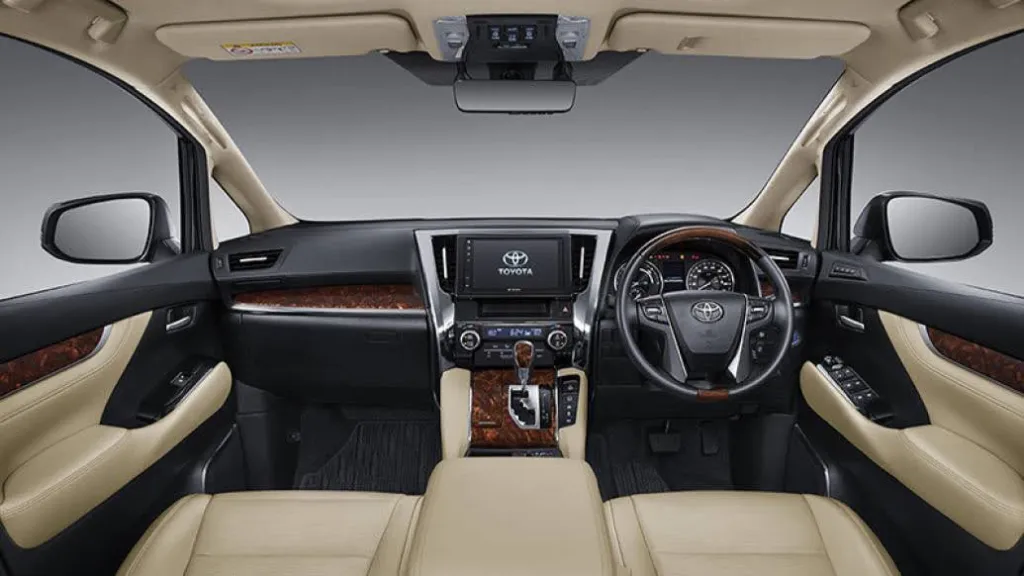 Interior Mobil Toyota