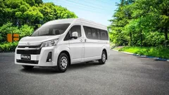 Wisata dengan Hiace Premio