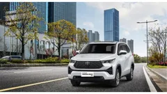 Wisata dengan Toyota Innova Zenix