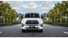 Wisata dengan Innova Zenix