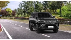 Wisata Alam dengan Fortuner