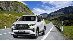 Wisata Gunung di Mojokerto dengan Innova Zenix