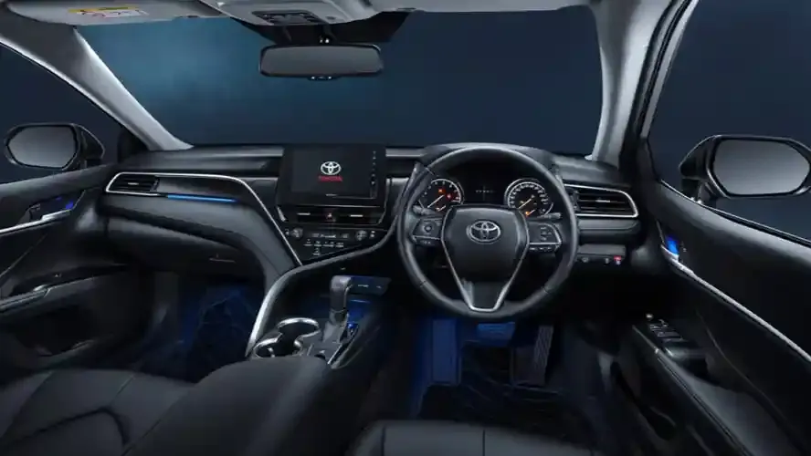 review interior toyota camry.webp