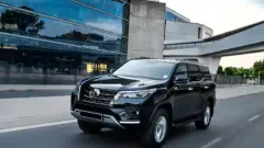 cara membersihkan kaca mobil yang buram.webp