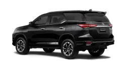 review interior fortuner 4x4.webp