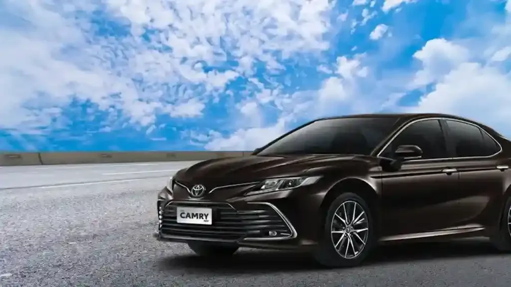 perbedaan tipe camry hybrid