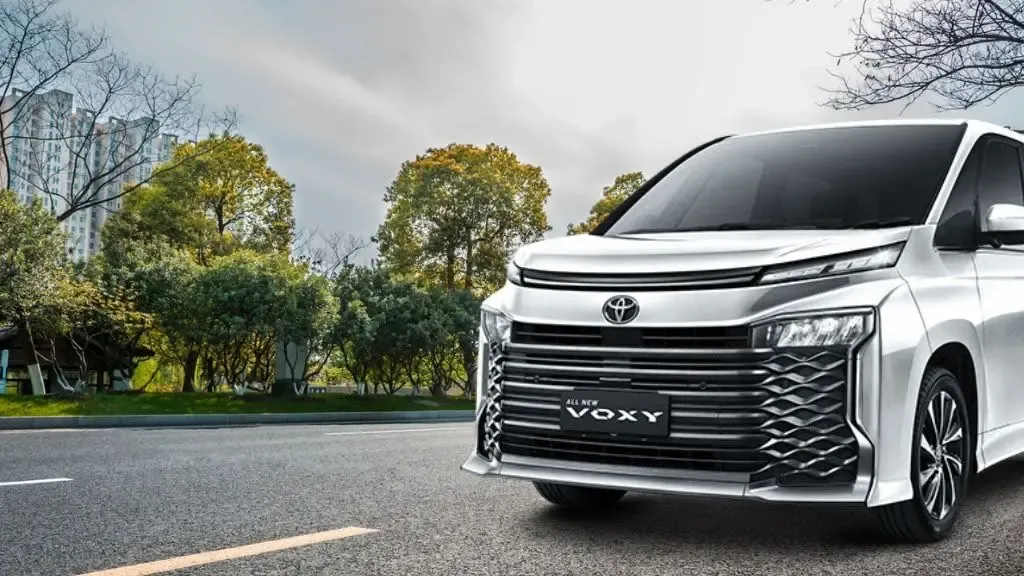 review servis voxy.webp