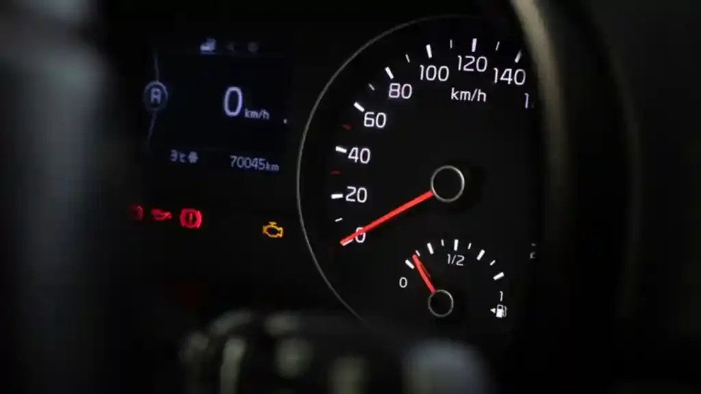 indikator aki mobil kedap kedip.webp