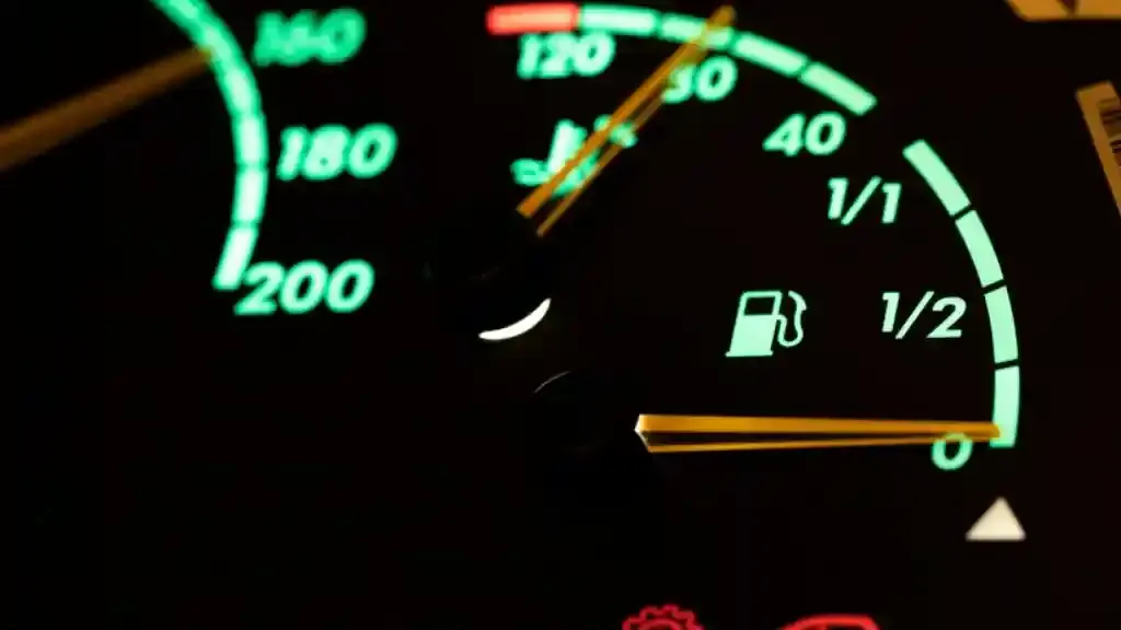 indikator aki mobil berkedip.webp