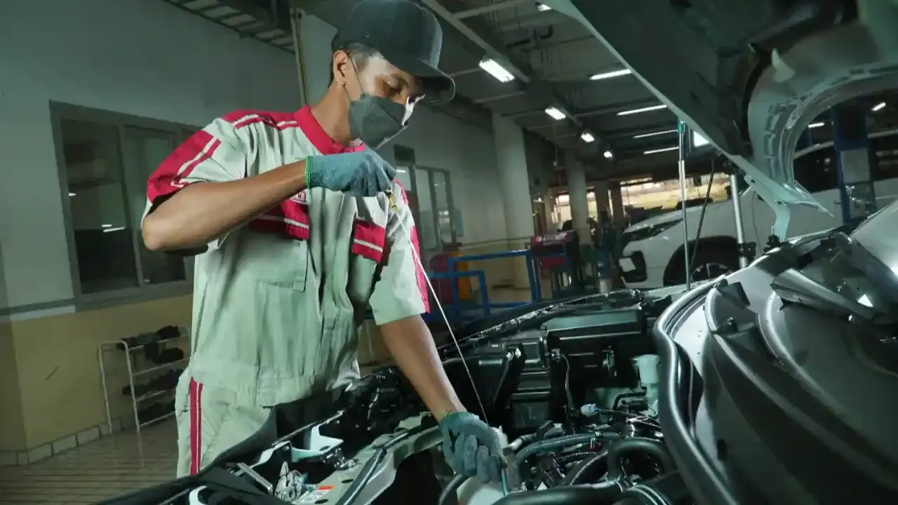 oli mobil hybrid tak wajib ganti.webp