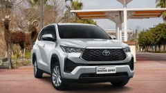 parkir mobil stasiun tugu.webp