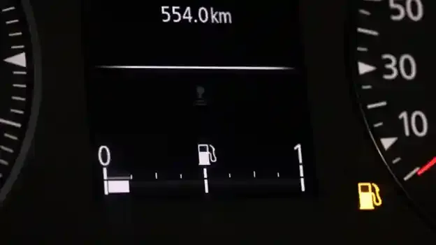 lampu indikator solar menyala sisa berapa liter