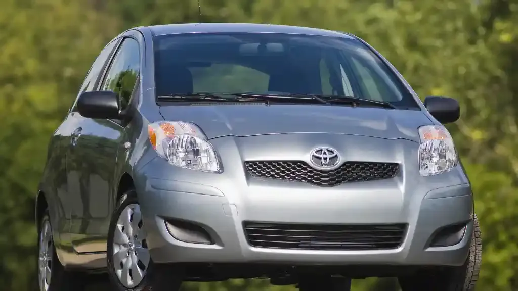 yaris abu silver mobil bekas.webp
