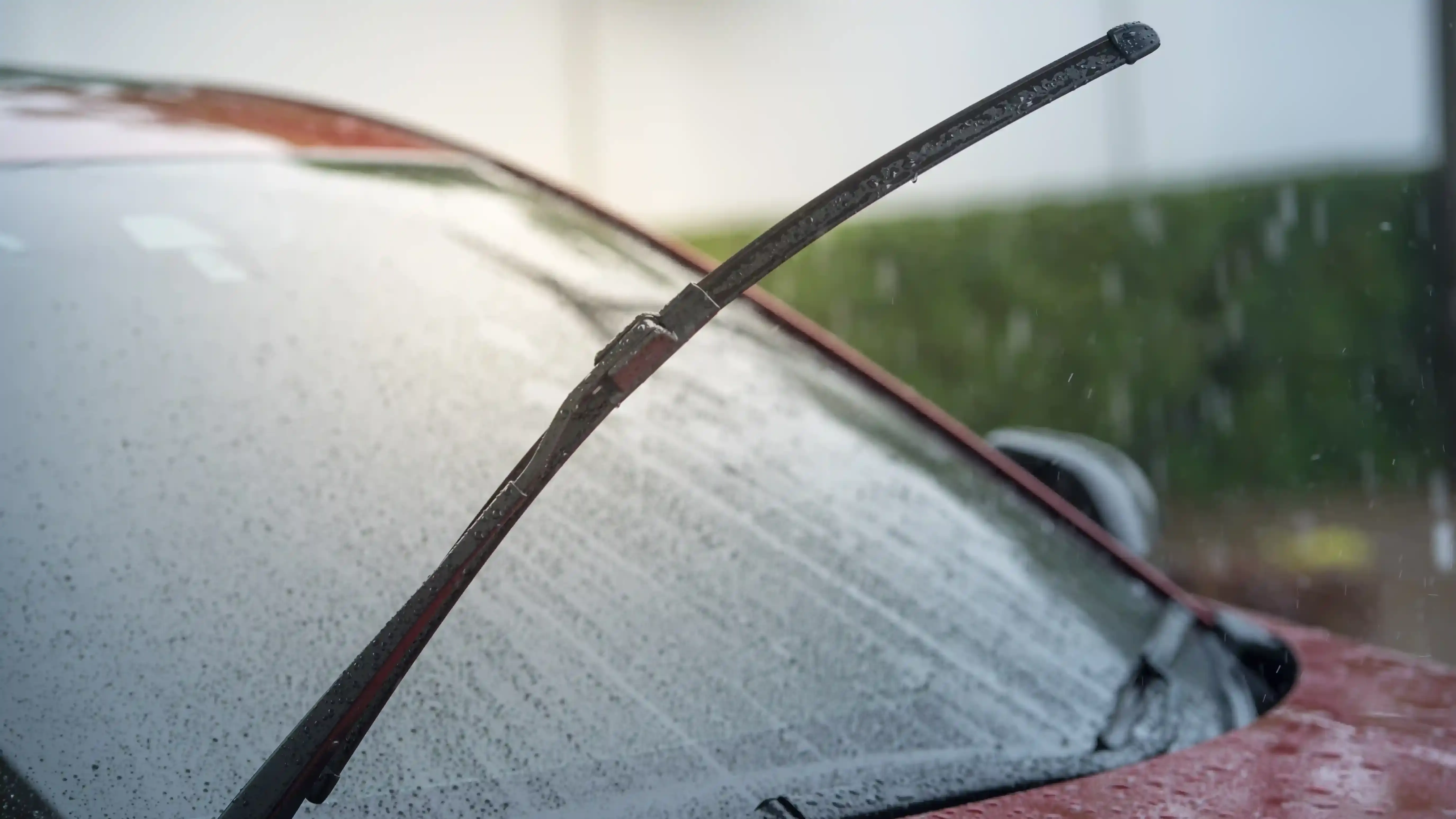kenapa wiper mobil diangkat saat parkir