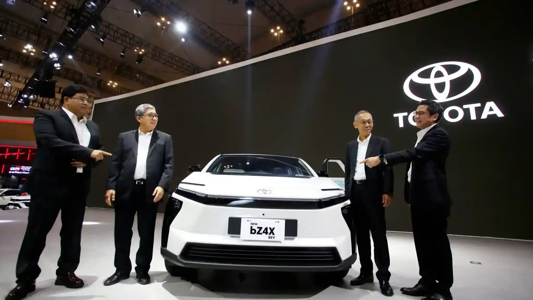 Toyota New vZ4X vs bZ4X 