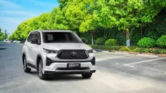 tempat parkir mobil di legian