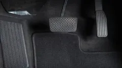 penyebab karpet mobil basah.webp