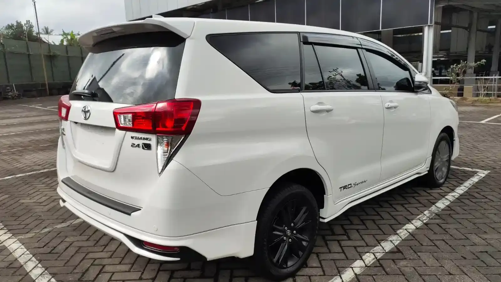 harga Kijang Innova.webp