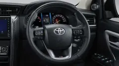 interior fortuner 2015.webp