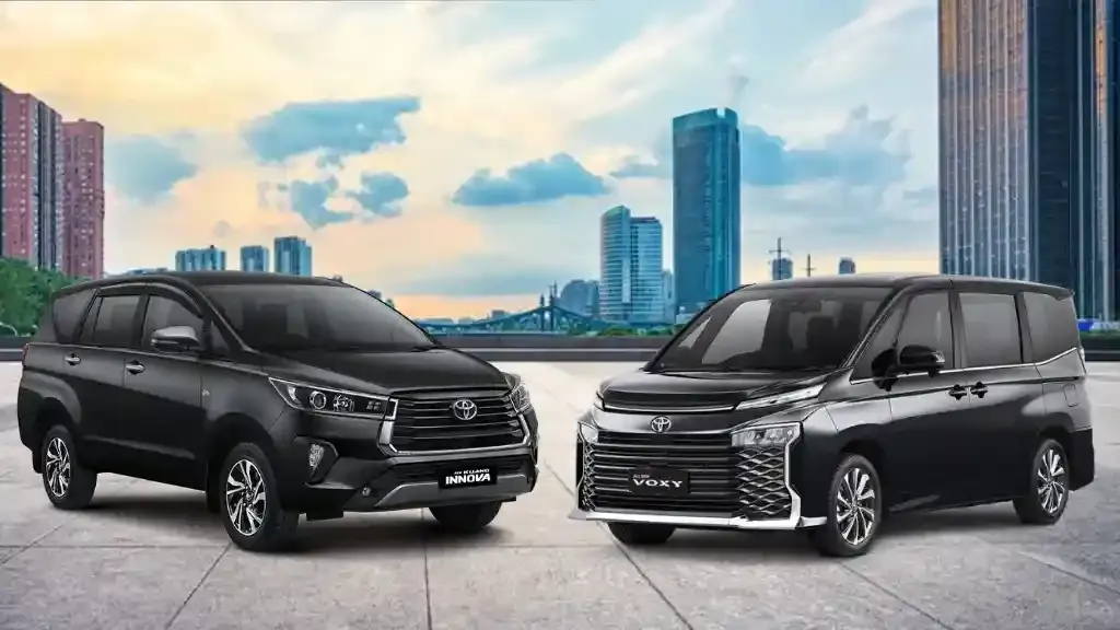 toyota voxy vs innova venturer.webp