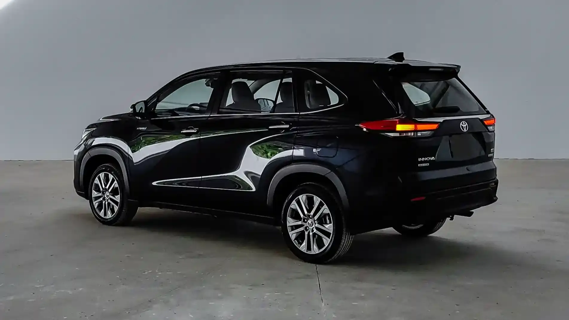 mobil hybrid 7 seater 