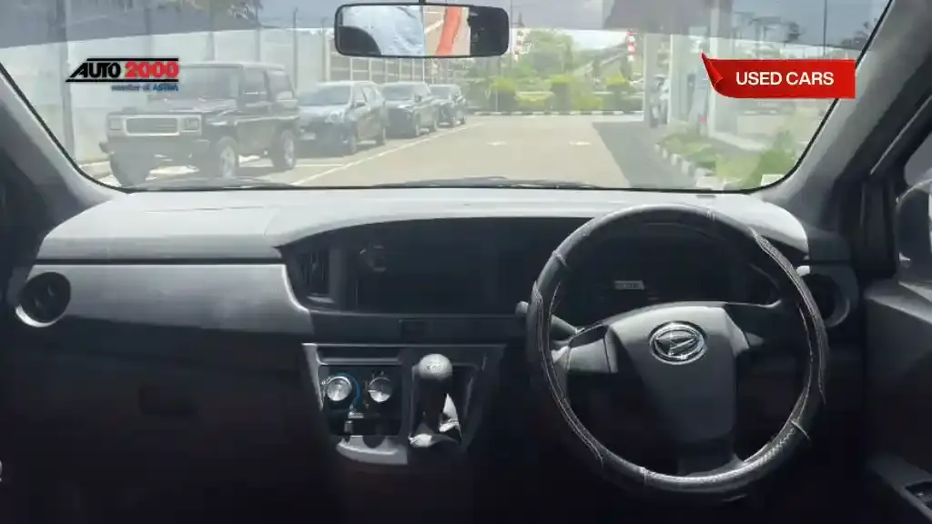 interior sigra tipe m.webp
