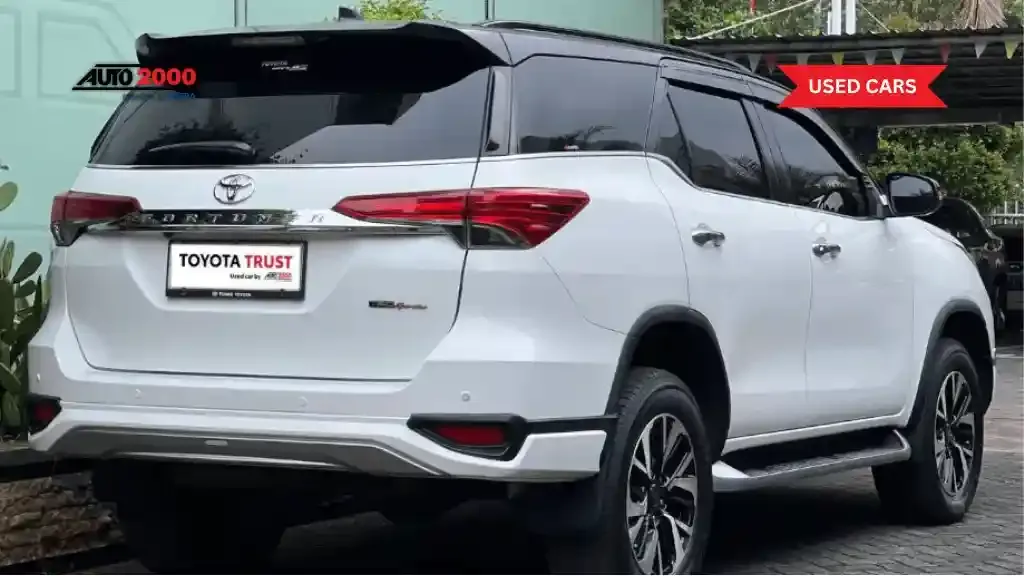 fortuner vs pajero.webp