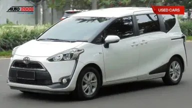 Sienta vs freed.webp