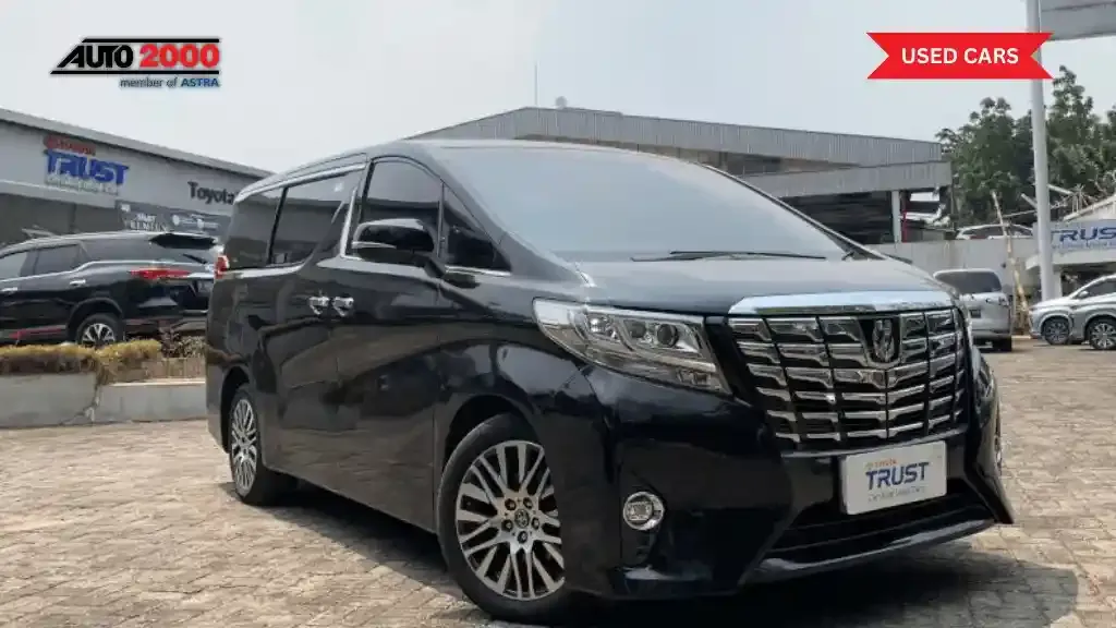 elgrand vs alphard.webp