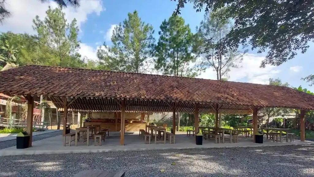 Rest Area Wisata Sekar Pajang.webp