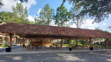 Rest Area Wisata Sekar Pajang.webp