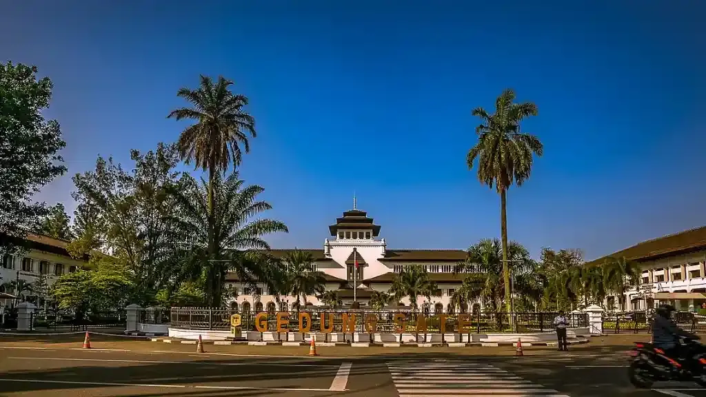 bandung ke jogja berapa jam.webp