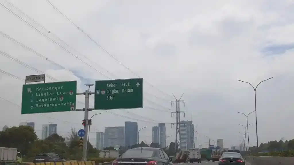 jakarta tangerang berapa jam.webp