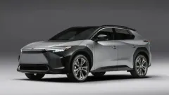 mobil listrik 7 seater.webp