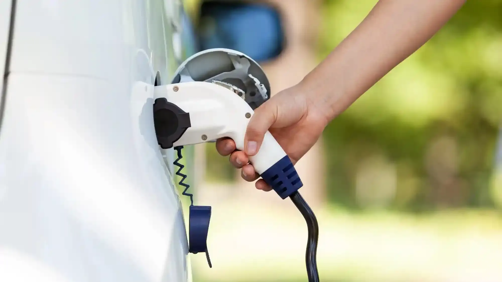 biaya charge mobil listrik di rumah.webp