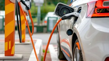 biaya charge mobil listrik di spklu.webp