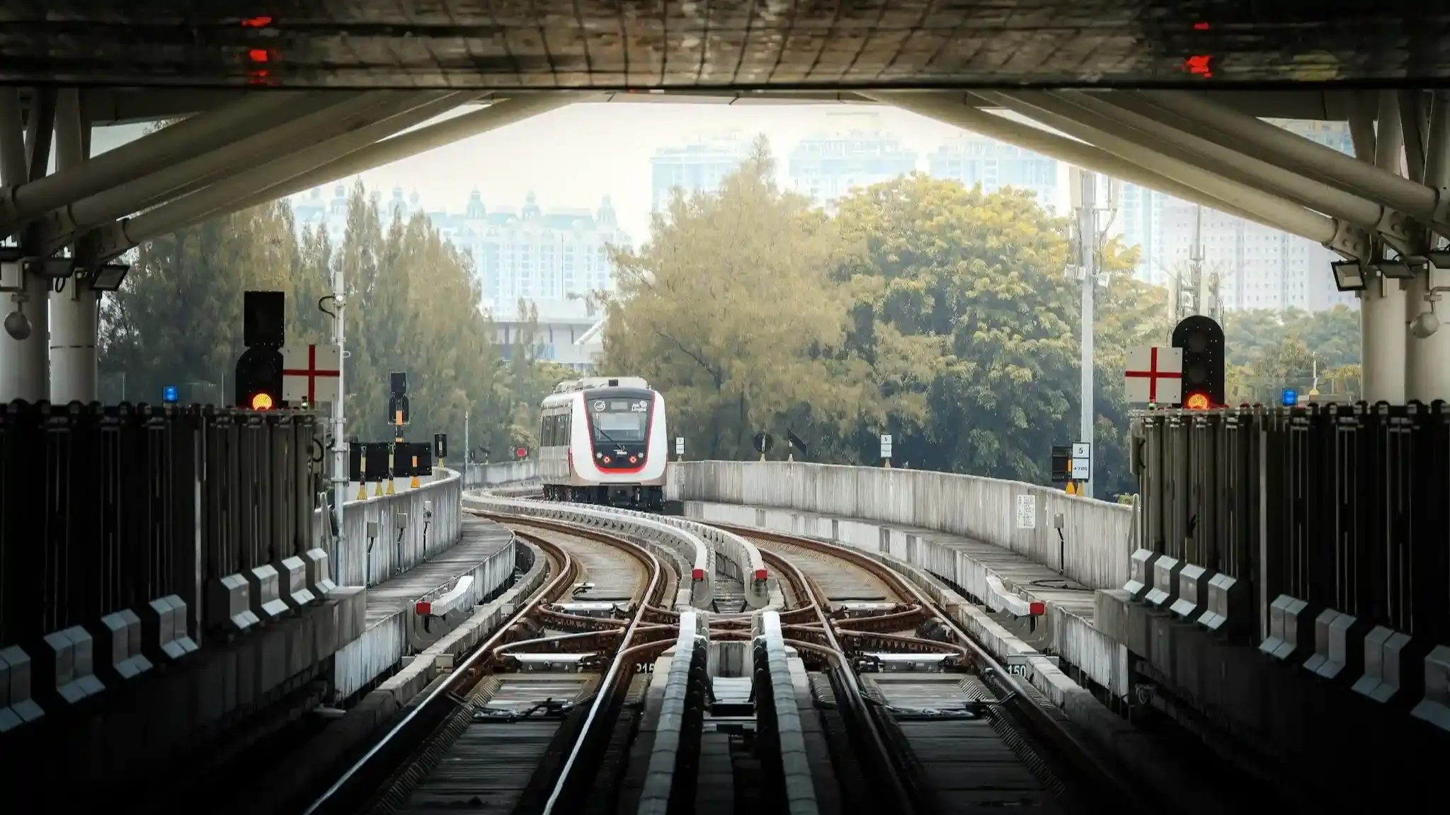 stasiun lrt kelapa gading.webp