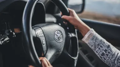 Handling Mobil untuk Menjaga Stabilitas Berkendara.webp