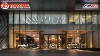 perbedaan showroom dan dealer.webp