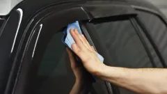 poles kaca mobil.webp