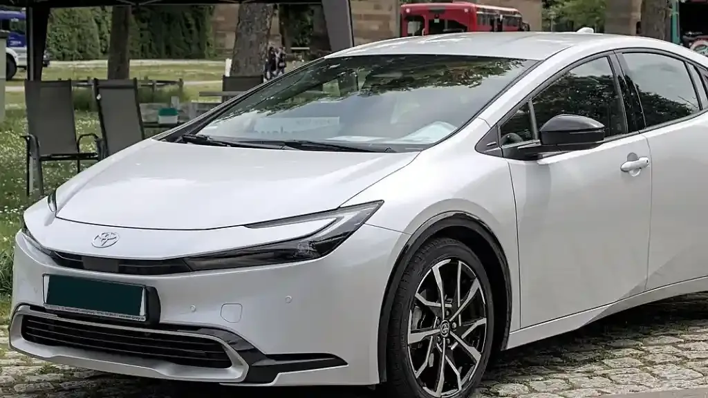 prius phev.webp