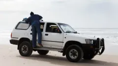 land cruiser anti peluru.webp