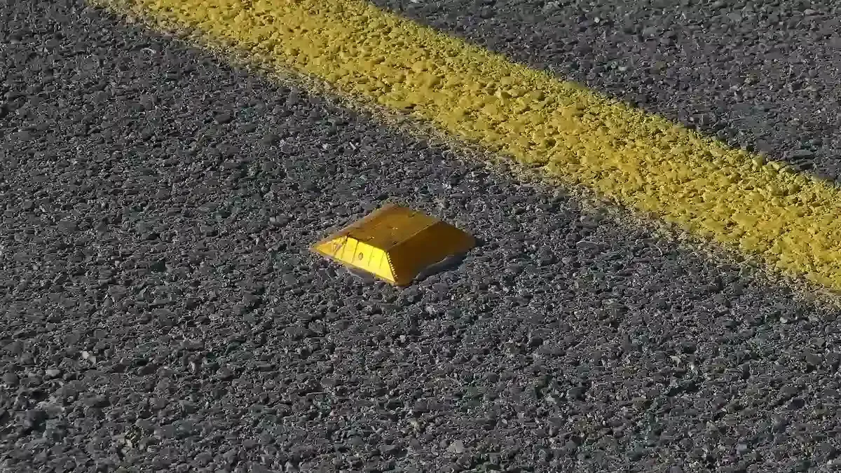 road stud.webp