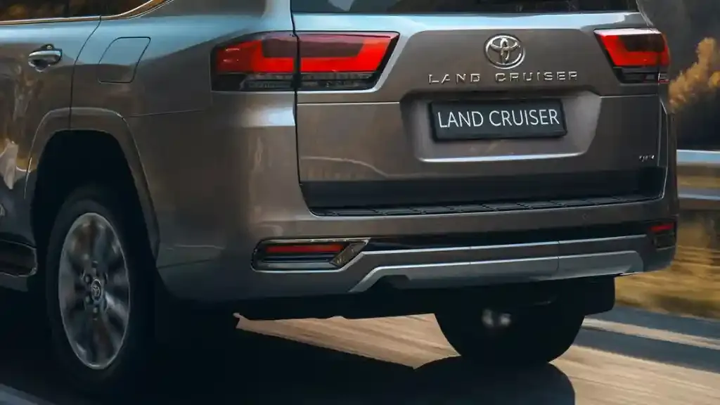 review land cruiser hybrid.webp