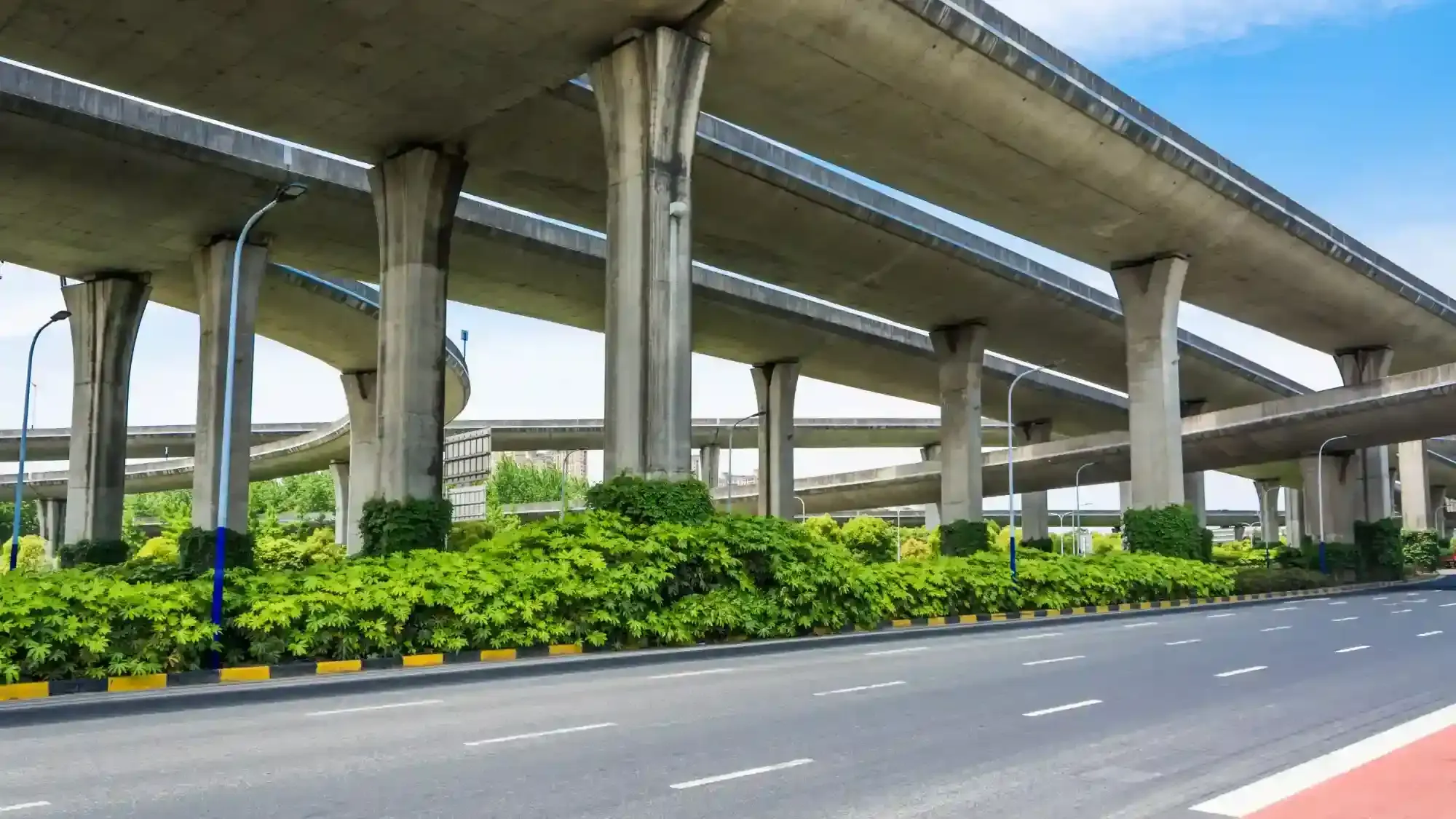 tol pertama yang jadi landasan darurat.webp