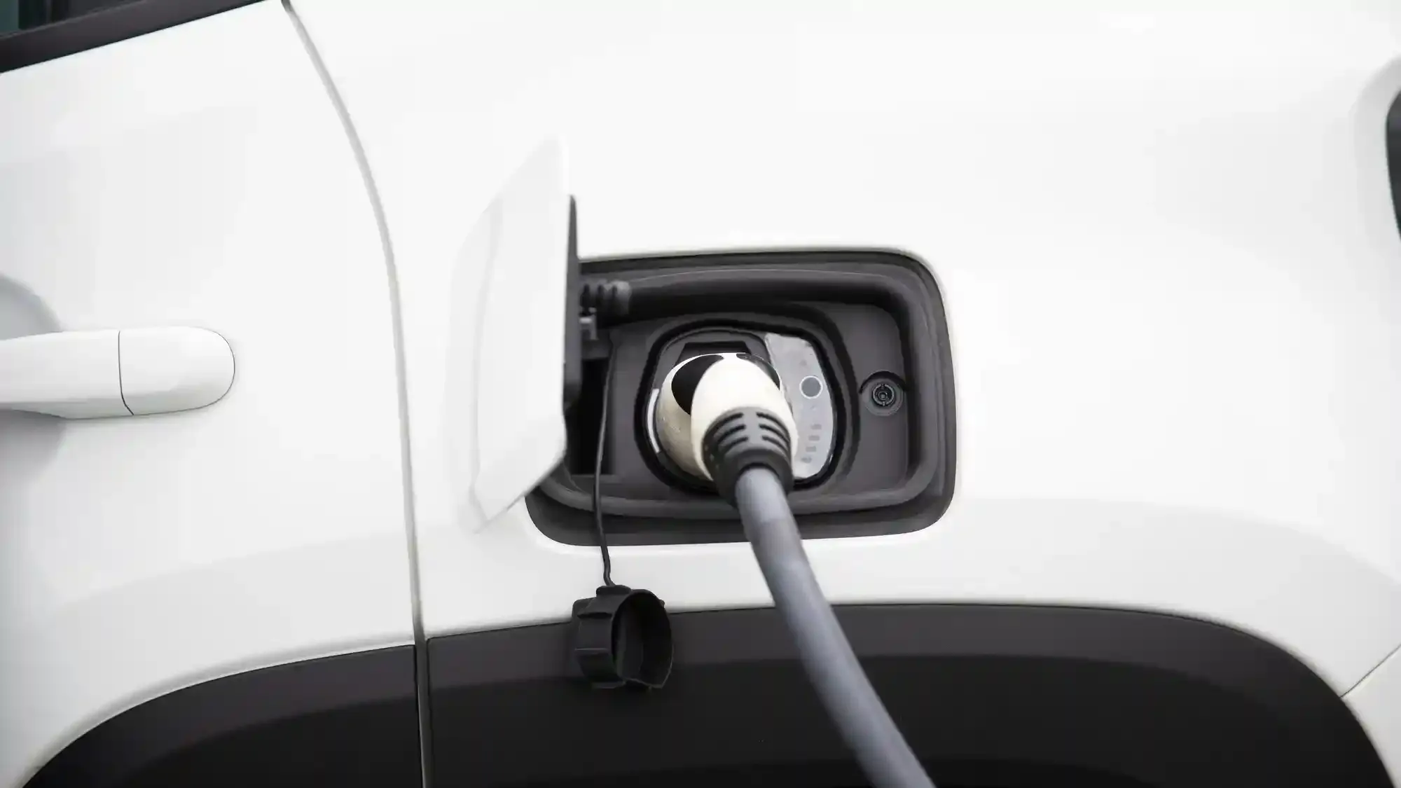 range extended electric vehicle.webp