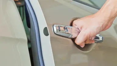 pintu mobil sulit ditutup.webp