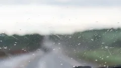 kaca film mobil terkelupas.webp