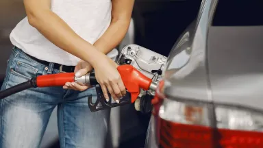 pembatasan pertalite untuk mobil.webp