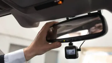 cara merapikan kabel dashcam mobil.webp